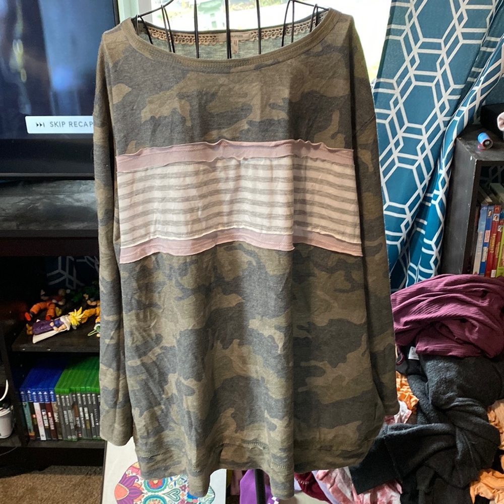 Long sleeve camo tee